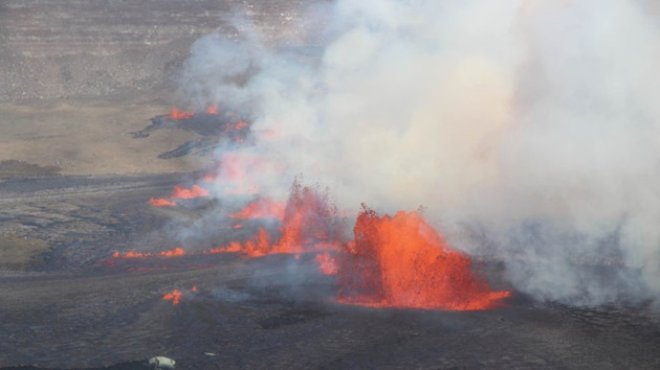 kilauea-volcano-erupting-in-remote-area-of-hawaii-volcanoes-national-park