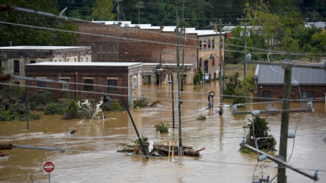 hundreds-of-miles-from-landfall,-hurricane-helene’s-‘apocalyptic’-devastation-unfolds