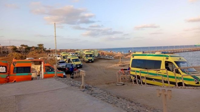 4-dead,-9-missing-after-tourist-boat-sinks-off-egyptian-coast,-officials-say