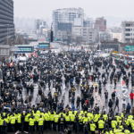 protesters-gather-at-impeached-south-korean-president’s-residence,-as-arrest-warrant-nears-expiration