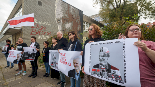 belarus-releases-123-prisoners-in-agreement-with-us,-including-nobel-prize-winner-and-opposition-leader