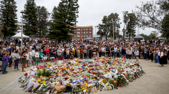 bondi-beach-latest:-evidence-suggests-mass-shooting-was-‘inspired’-by-isis,-australia-pm-says