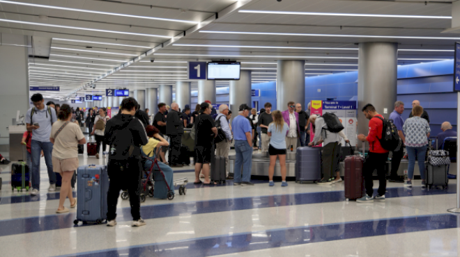 holiday-travel-forecast:-when-to-fly,-drive-this-christmas-and-new-year’s