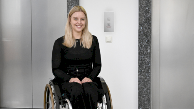 blue-origin-sends-person-using-a-wheelchair-to-space-for-the-1st-time