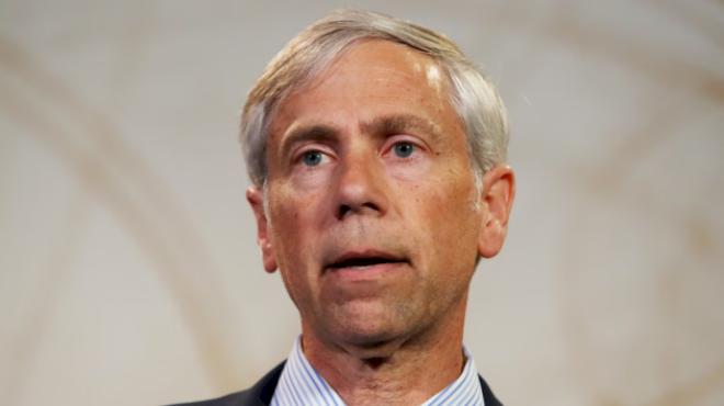 key-legal-players-in-maduro-case-include-a-92-year-old-judge-and-julian-assange’s-lawyer