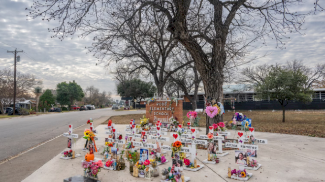 uvalde-trial-latest:-defense-uses-foam-gun-visual-aid-to-defend-police-response