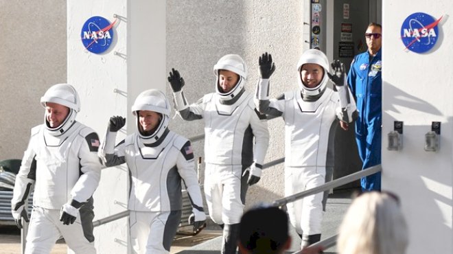 sick-astronaut,-rest-of-crew-to-undock-from-iss,-nasa-says