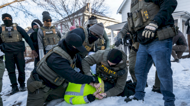 ice-memo-allows-agents-to-enter-homes-without-judicial-warrant:-whistleblower-complaint