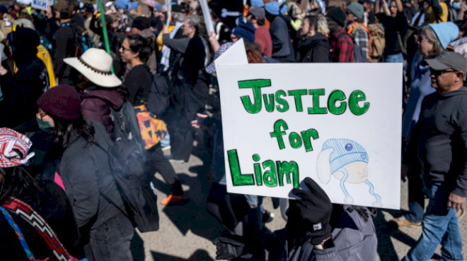 protesters-clash-with-law-enforcement-outside-texas-facility-where-detained-5-year-old-is-held