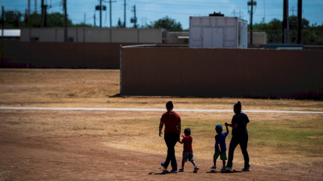 ‘devastating-sadness’:-teen-asylum-seeker-who-lost-brother-remains-in-ice-detention