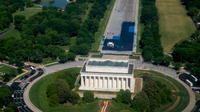 lawsuit-seeks-to-stop-repainting-of-lincoln-memorial-reflecting-pool