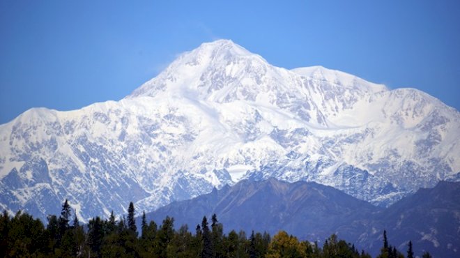 search-underway-after-4-climbers-fall-on-tallest-mountain-in-north-america