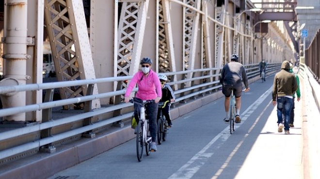 2-dead-after-e-scooter-crashes-into-bike-on-new-york-city-bridge