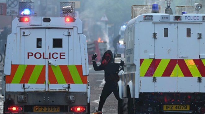 extra-officers-called-in-as-violent-unrest-in-belfast-continues-for-another-night