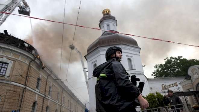 russia-bombards-kyiv-with-drones-and-missiles,-sets-fire-to-historic-cathedral