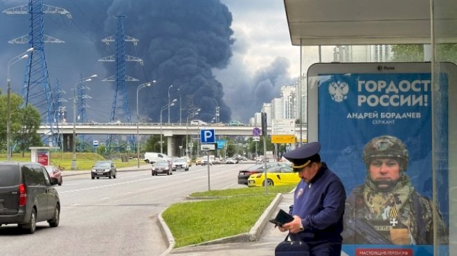 ukraine-strikes-moscow-oil-refinery-in-large-scale-drone-attack,-with-zelenskyy-saying-it’s-‘time-the-war-ended’