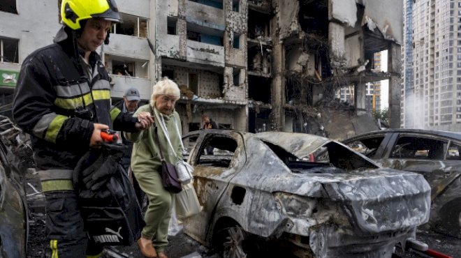 russian-overnight-bombardment-of-kyiv-kills-18,-ukrainian-officials-say