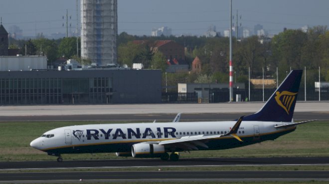passenger-window-on-ryanair-flight-dislodges,-partially-sucking-out-passenger