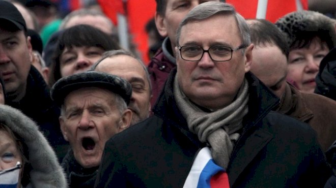 ukraine’s-deep-strikes-mean-‘significant-change’-for-war,-former-russian-pm-says