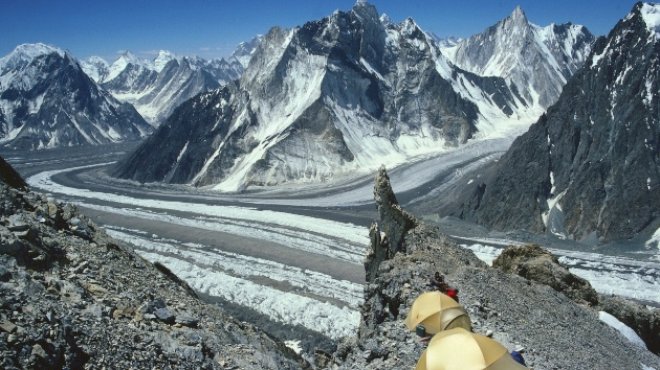 american,-netflix-star-among-10-climbers-missing-after-reported-avalanche-in-pakistan,-officials-say
