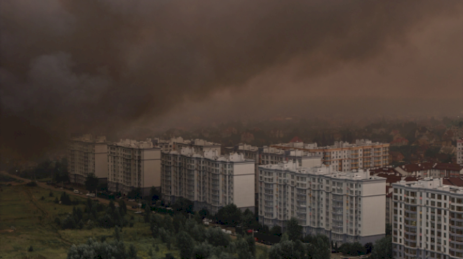 ‘massive’-russian-strikes-kill-17-in-kyiv,-zelenskyy-says,-as-no-missiles-intercepted
